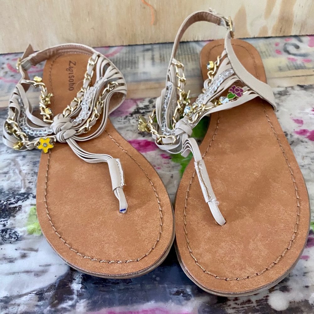 Zigi Soho  Adorable faux leather Sandal